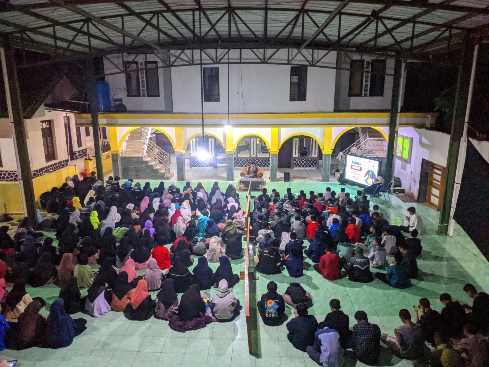 Bazar Dan Mabit Diadakan Oleh OSIS  SMKIT Baitul Aziz